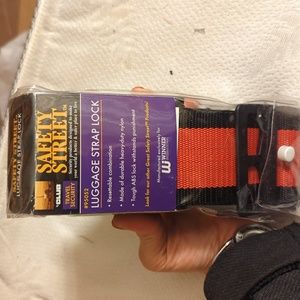 Luggage strap lock in red